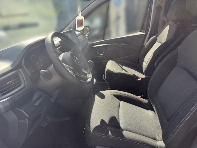 Fahrzeugabbildung Nissan Primastar FLEX VAN / BUS 8-Sitze L1H1 3,0t dci17
