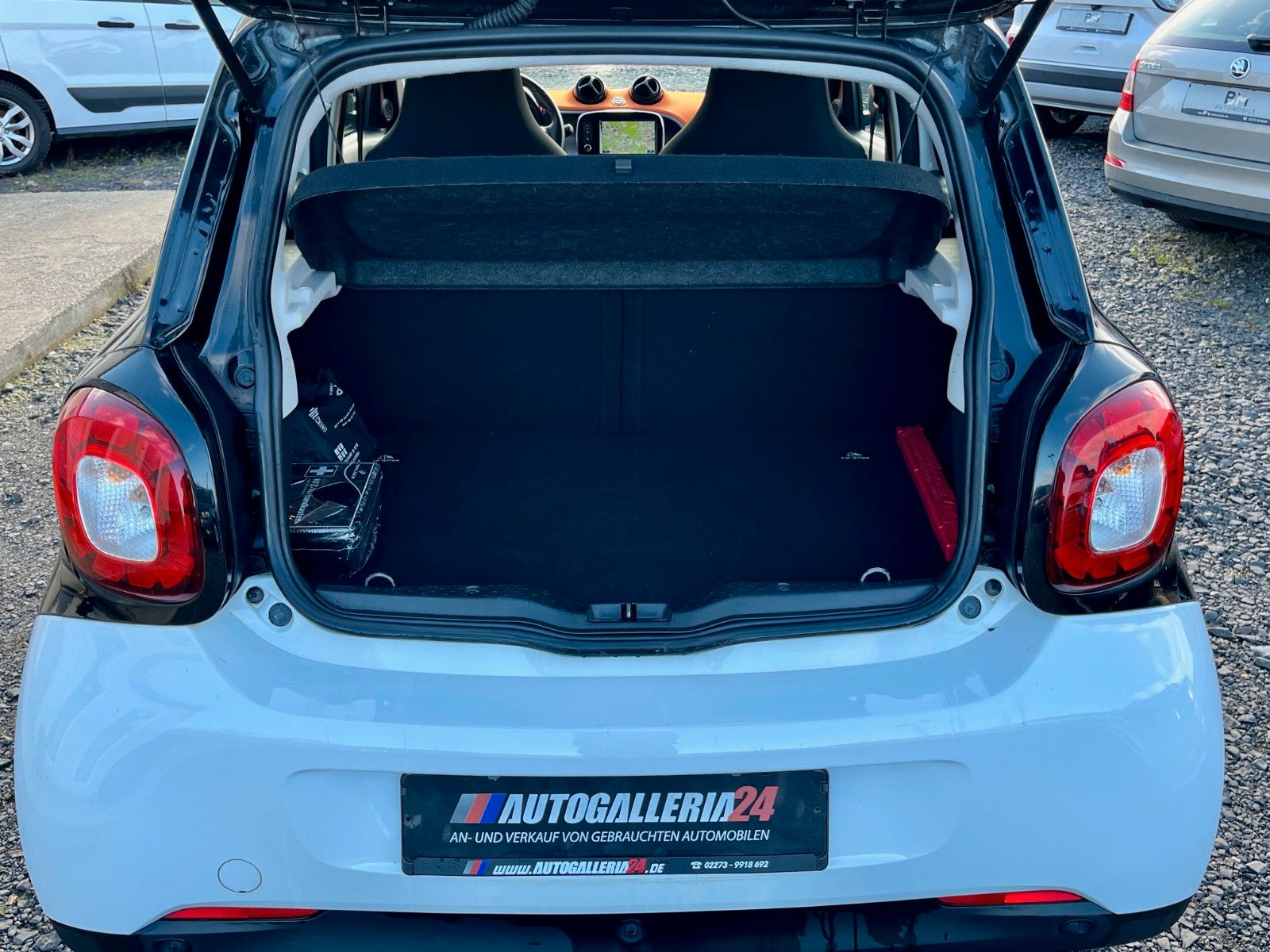 Fahrzeugabbildung Smart ForFour 1.0 passion 52kW Navi Klimaaut. Tempomat