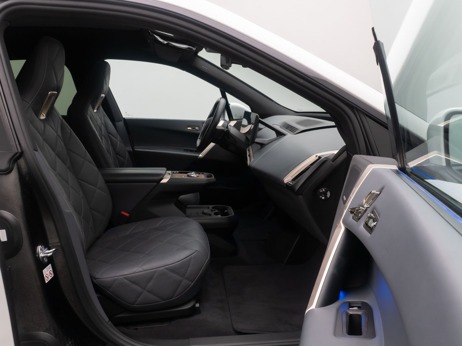 Fahrzeugabbildung BMW iX xD40 Sport 360&deg;SkyLounge DAB Laser H/K 22Zoll