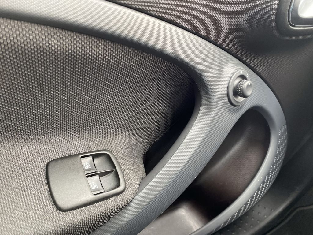 Fahrzeugabbildung Smart smart forfour passion *PDC hinten*Sitzh.*Klimaau