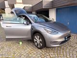 Tesla Model Y Long Range Dual Motor AWD Long Range - silberne Tesla Model Y