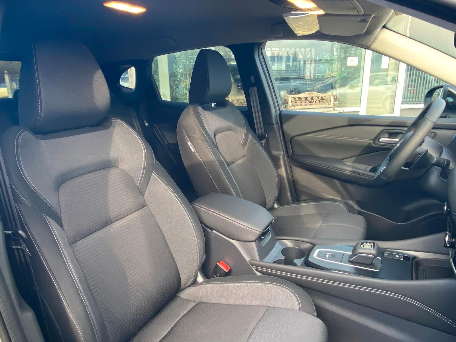 Fahrzeugabbildung Nissan Qashqai 1.3 AT N-Connecta elHECKKLAPPE+12,3"NAVI