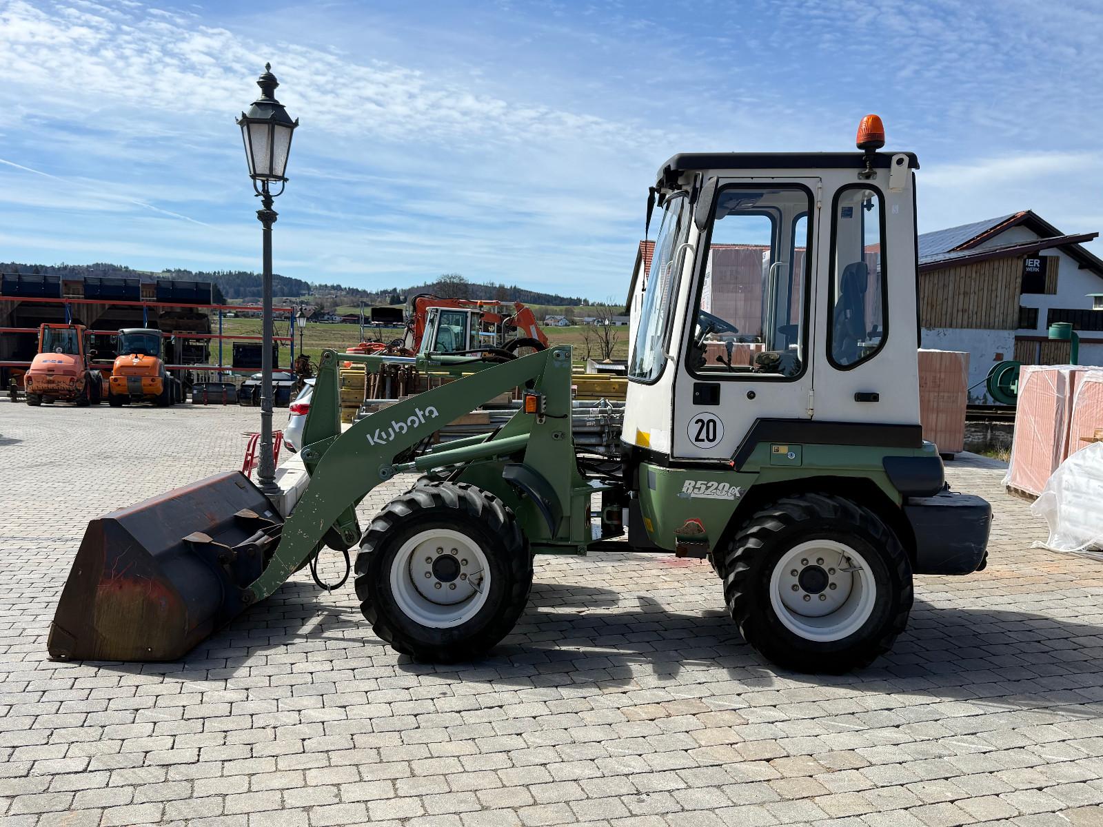 Kubota R520a mit Schaufel u. Gabel