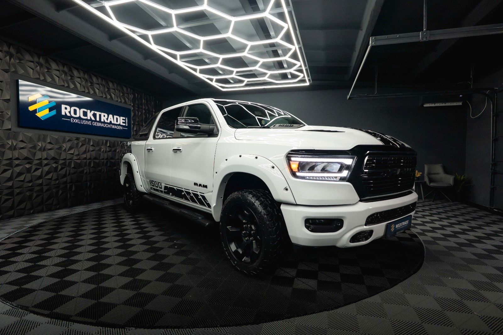 Fahrzeugabbildung Dodge RAM 5.7 V8 HEMI 4x4 OFFROAD Night-Paket *GEN 5*