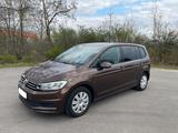 Volkswagen Touran 1.6 TDI SCR Trendline, BlueMotion, Navi - Volkswagen Touran: TDI Bluemotion