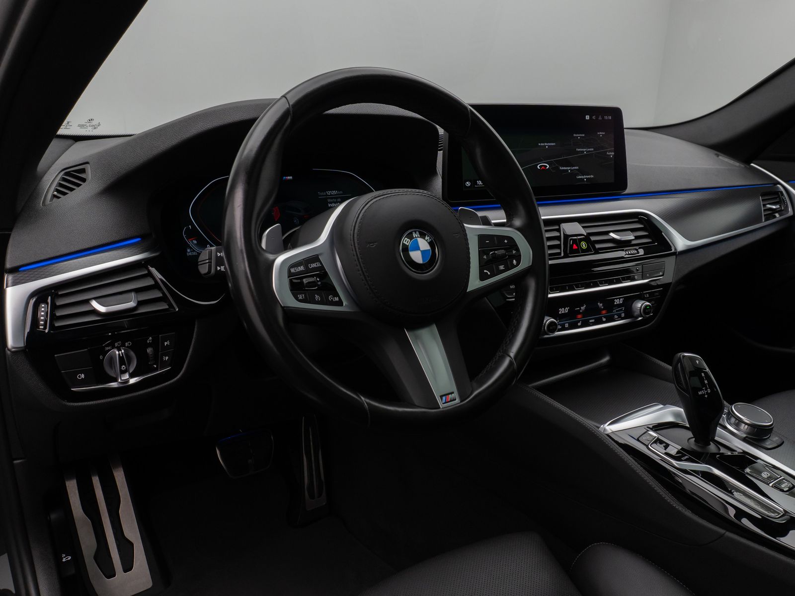 Fahrzeugabbildung BMW 530d M Sport Panorama Kamera Laser HUD DAB HiFi