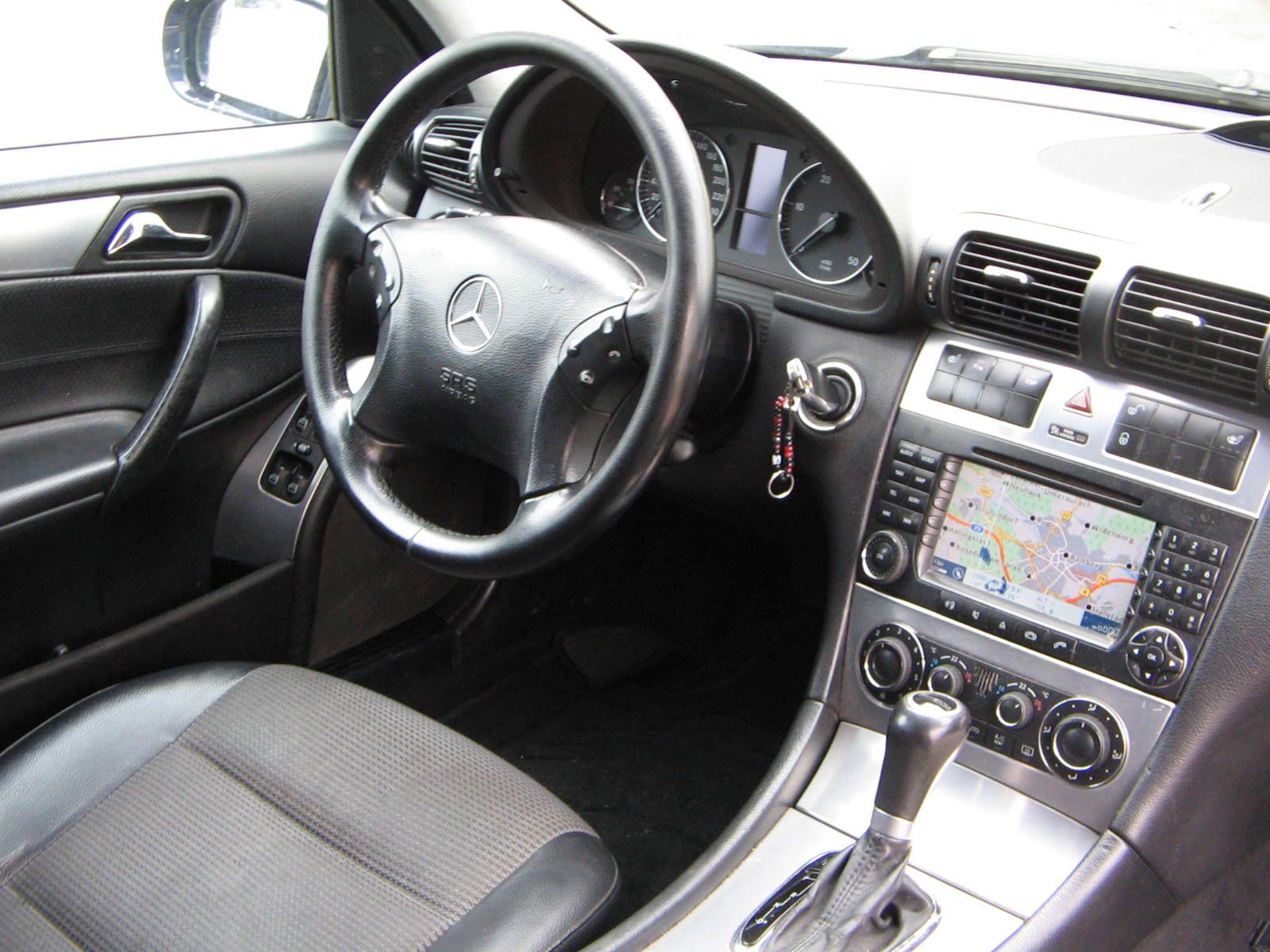 Mercedes-Benz C220 2006 — photo 10