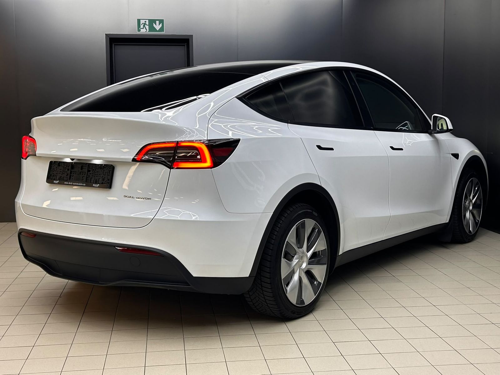 Tesla Model Y Long Range Dual AWD LED NAV SHZ 360 ACC foto 9