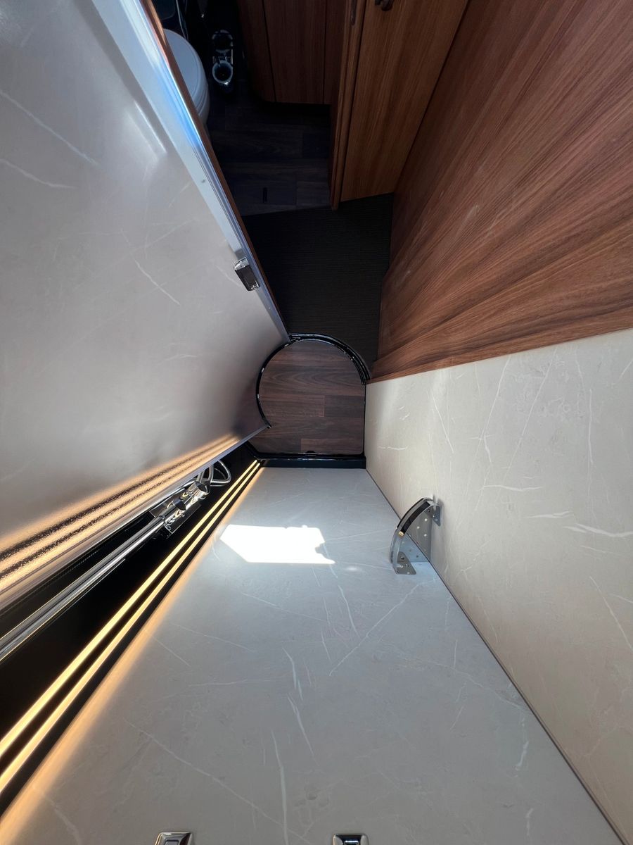 Fahrzeugabbildung Carthago chic e-line 50 LE DA / Mecedes Benz Sprinter