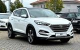 Hyundai TUCSON 1.6 4WD/VOLLSH/PANO/LEDER/LED/NAVI/SHZ - Hyundai mit Benzin-Antrieb: Panorama-Dach