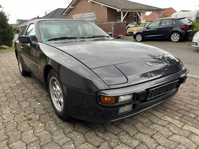 Porsche 944