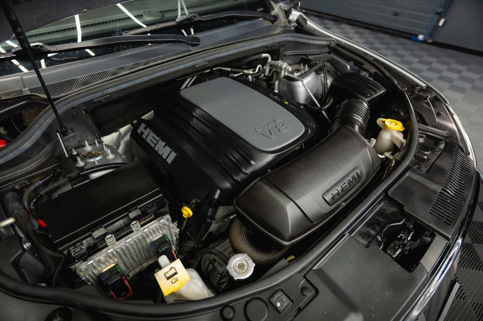 Fahrzeugabbildung Dodge Durango 5.7 V8 R/T SRT 4x4 Night-Paket Modell 22
