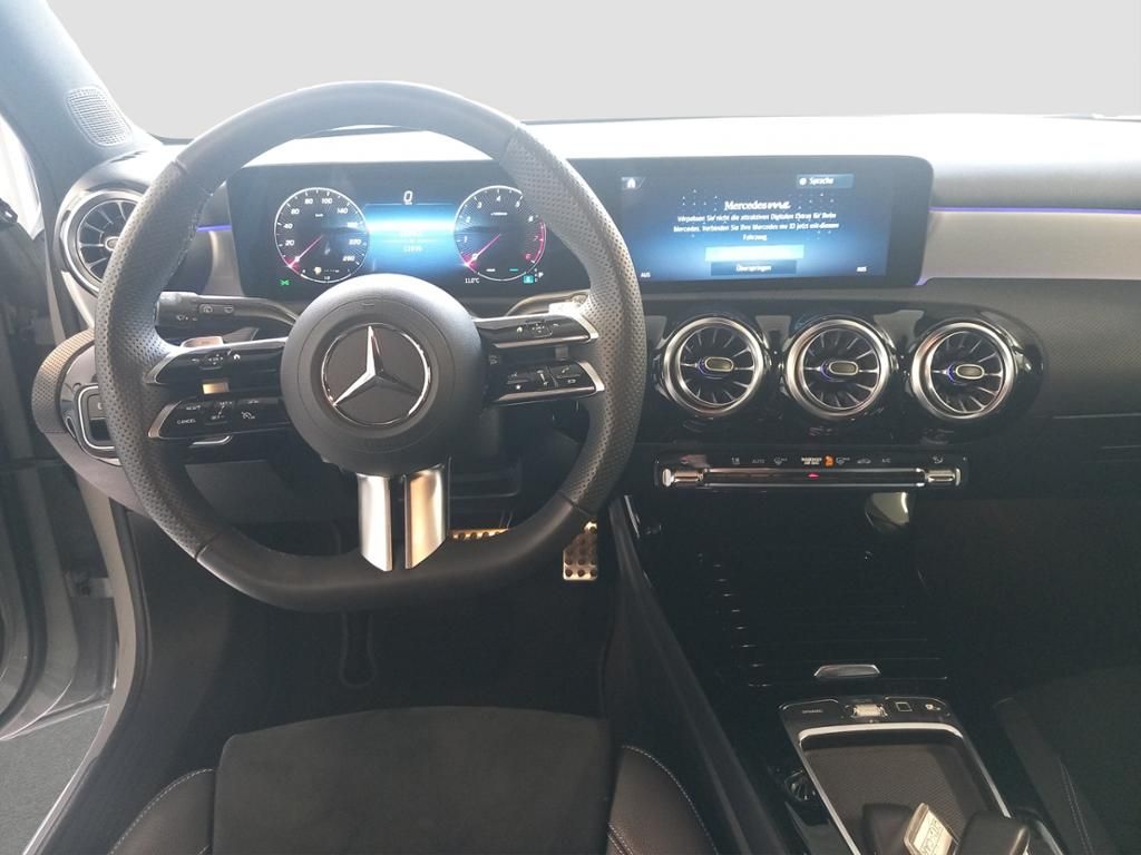 Fahrzeugabbildung Mercedes-Benz A 200 Kompaktlimousine AMG Line*Night Paket*LED