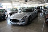 Mercedes-Benz SLS AMG Coupe - Mercedes-Benz SLS AMG mit Benzin-Antrieb: Coupé
