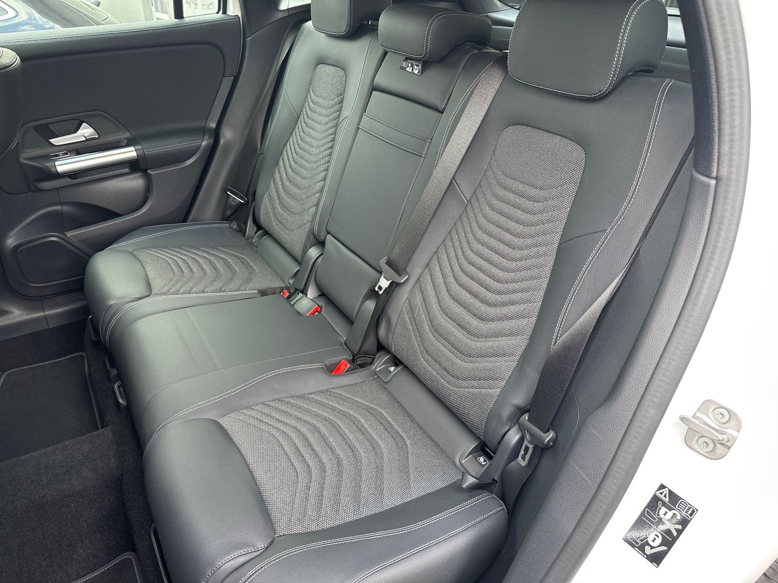 Fahrzeugabbildung Mercedes-Benz GLA 250 e Progressive Advanced NAV+LED+ACC