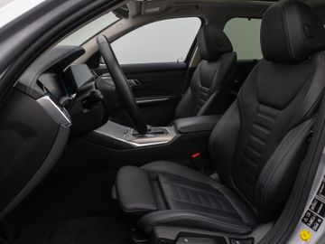 Fahrzeugabbildung BMW 320d xDLuxury Line DAB HiFi PDC Stop&Go Komfort