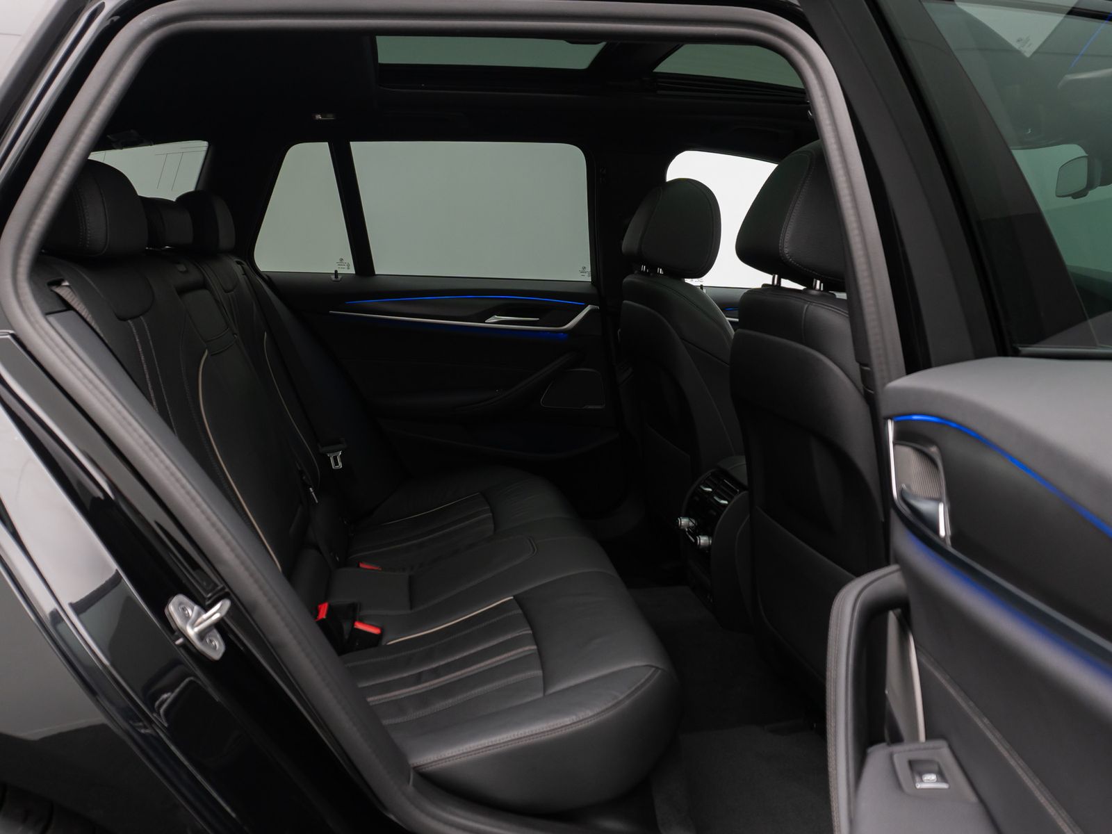 Fahrzeugabbildung BMW 520d xD M Sport Panorama Kamera DAB H/K Alarm