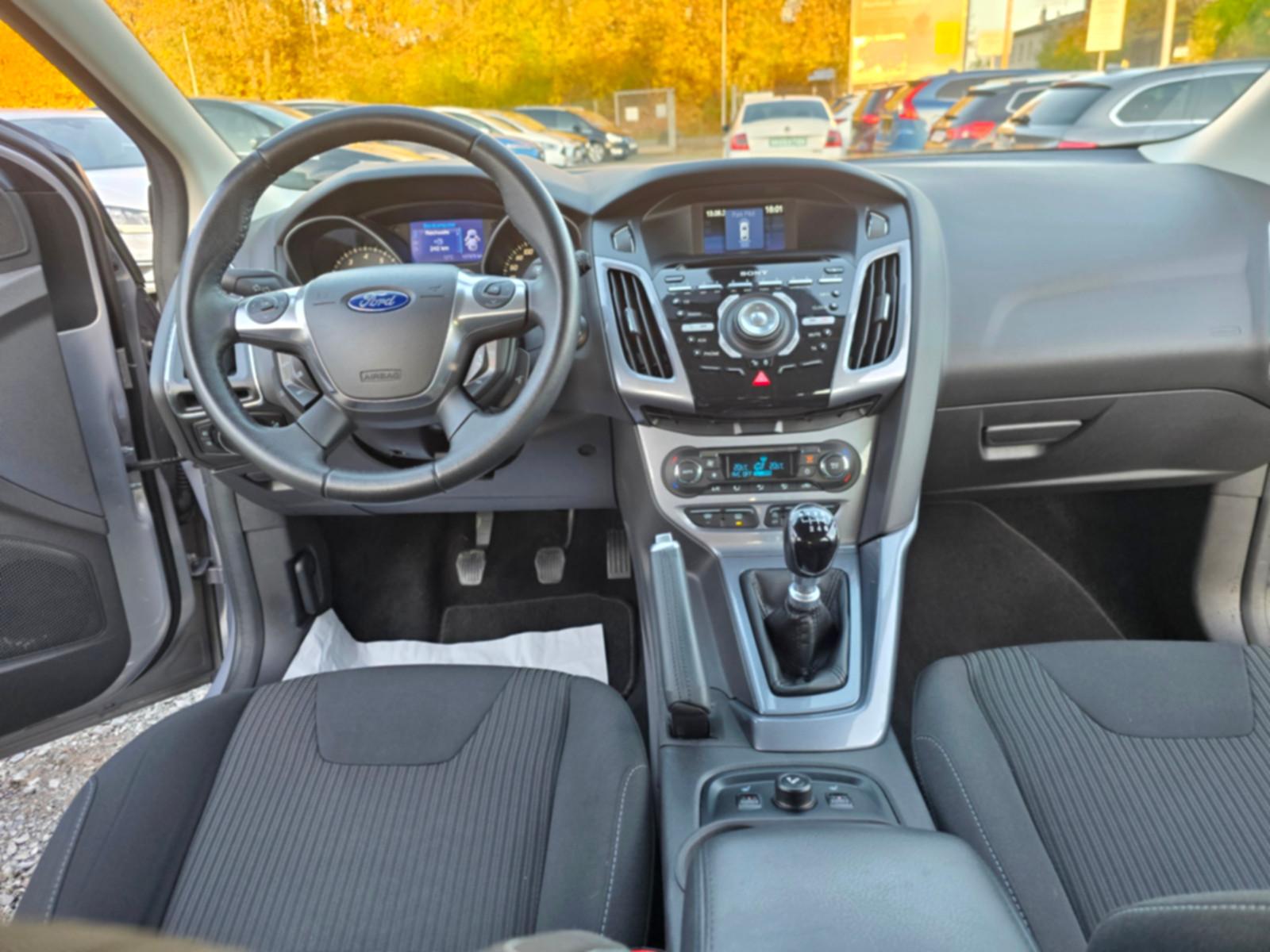 Ford Focus 2012 — photo 21