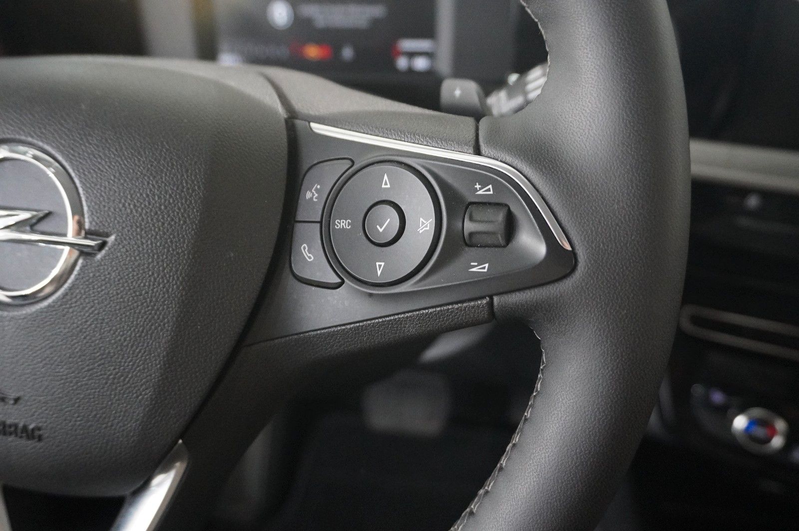 Fahrzeugabbildung Opel Mokka 1.2T ELEGANCE NAVI/LED/KAMERA/SH/SPORT/DAB