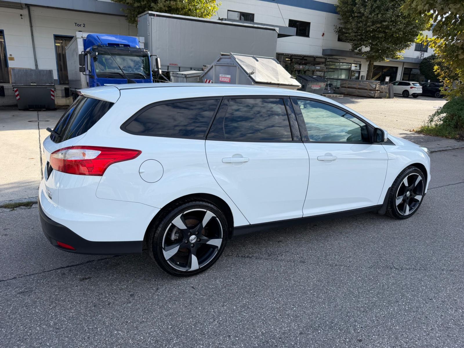Ford Focus 2012 — photo 8