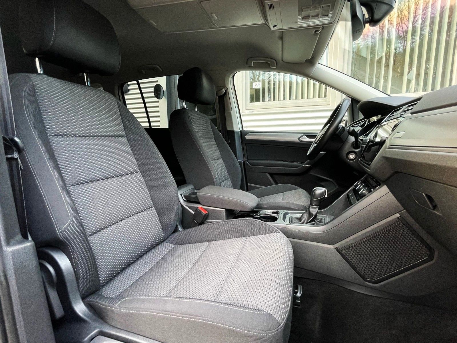 Fahrzeugabbildung Volkswagen Touran 1.5 TSI DSG  NAVI ACC 7-SITZE GANZJ. RFN.