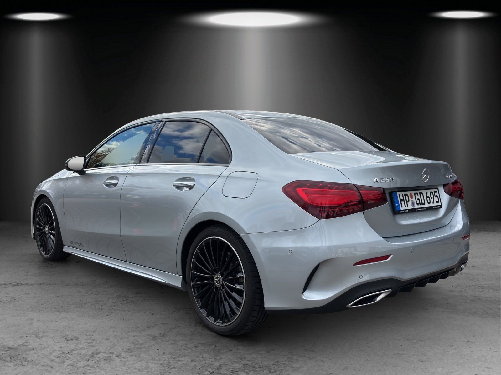 Fahrzeugabbildung Mercedes-Benz A 250 4M Lim AMG Pano NIGHT KeyGO MULTIBEAM