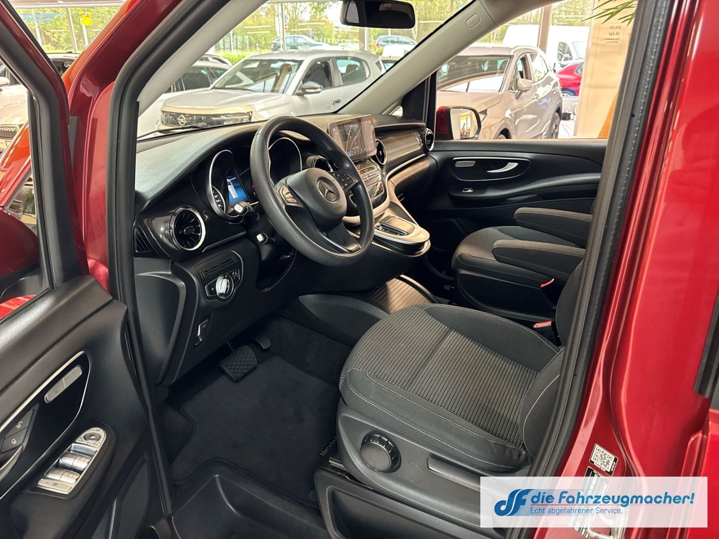 Fahrzeugabbildung Mercedes-Benz V 220 d RISE kompakt Navi Apple CarPlay Android