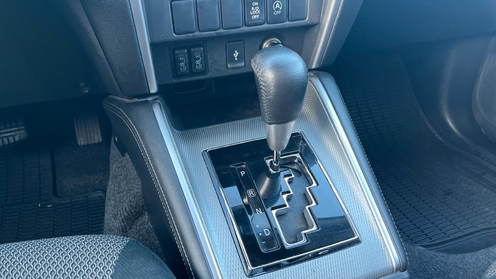 Mitsubishi L200 Select DOKA *AHK, Trittbretter & Laderraum*