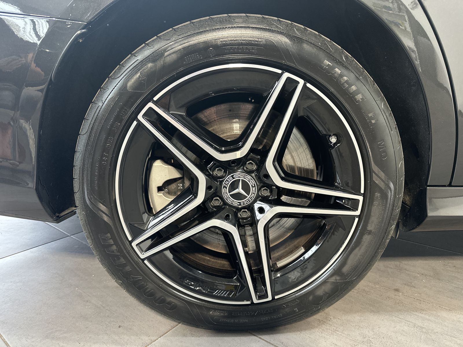 Fahrzeugabbildung Mercedes-Benz E 300de T 4Matic AMG-Line NAV+LED+360°+BURMESTER