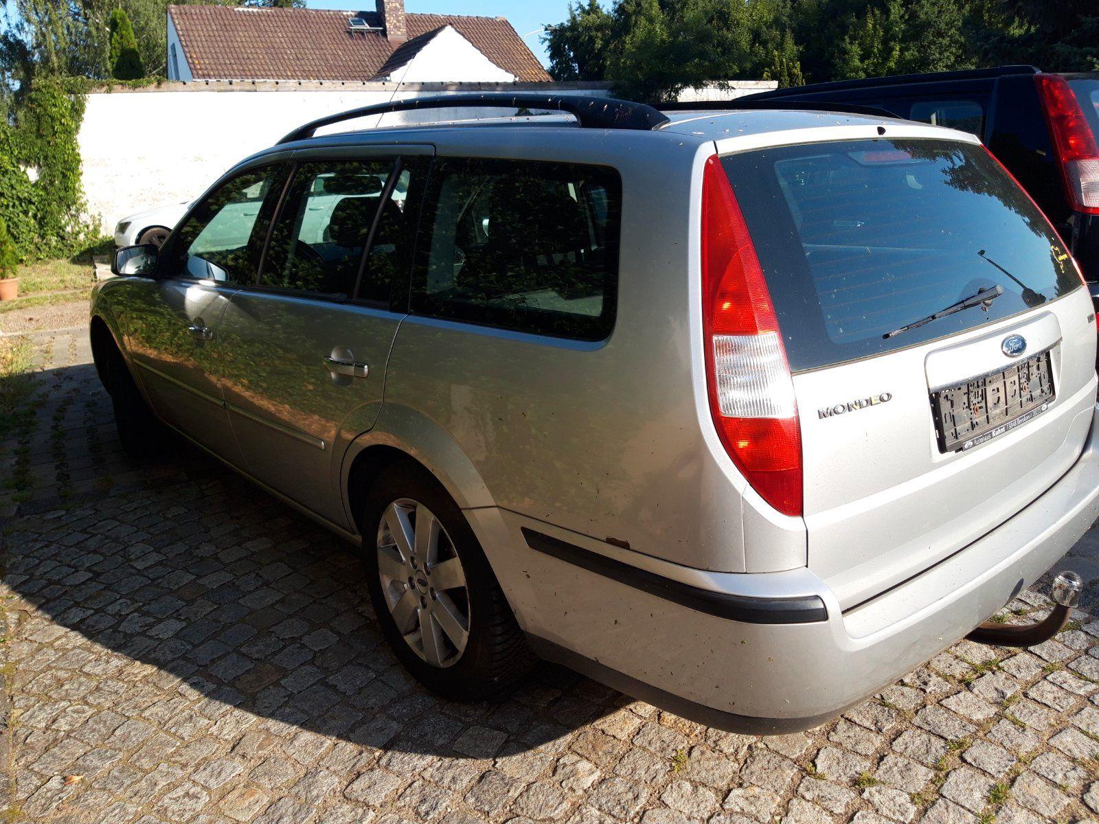 Ford Mondeo 2004 — вигляд ззаду