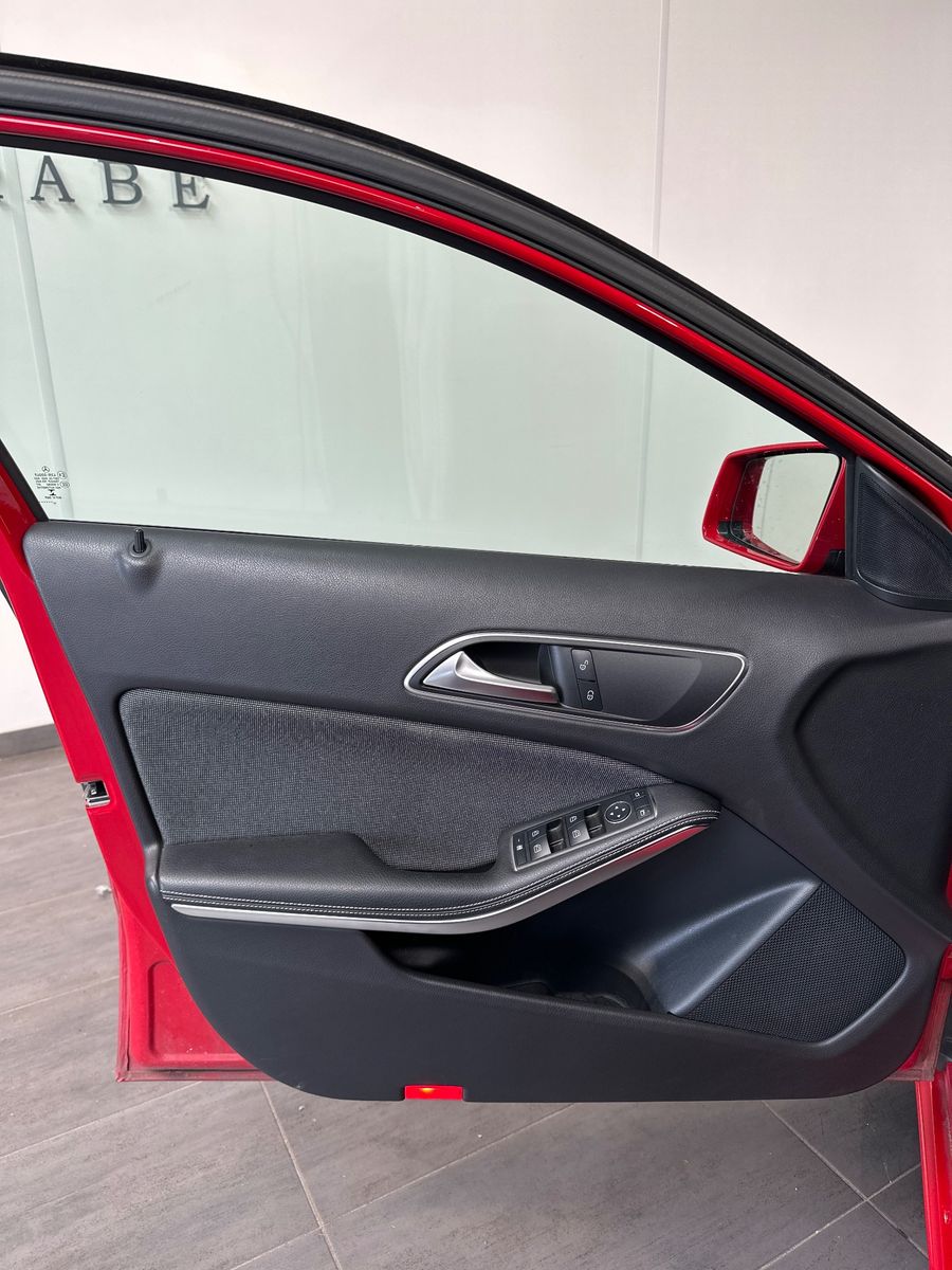Fahrzeugabbildung Mercedes-Benz A 180 Limousine Style NAV+Bi-Xen+KLIMA+PDC+EU6
