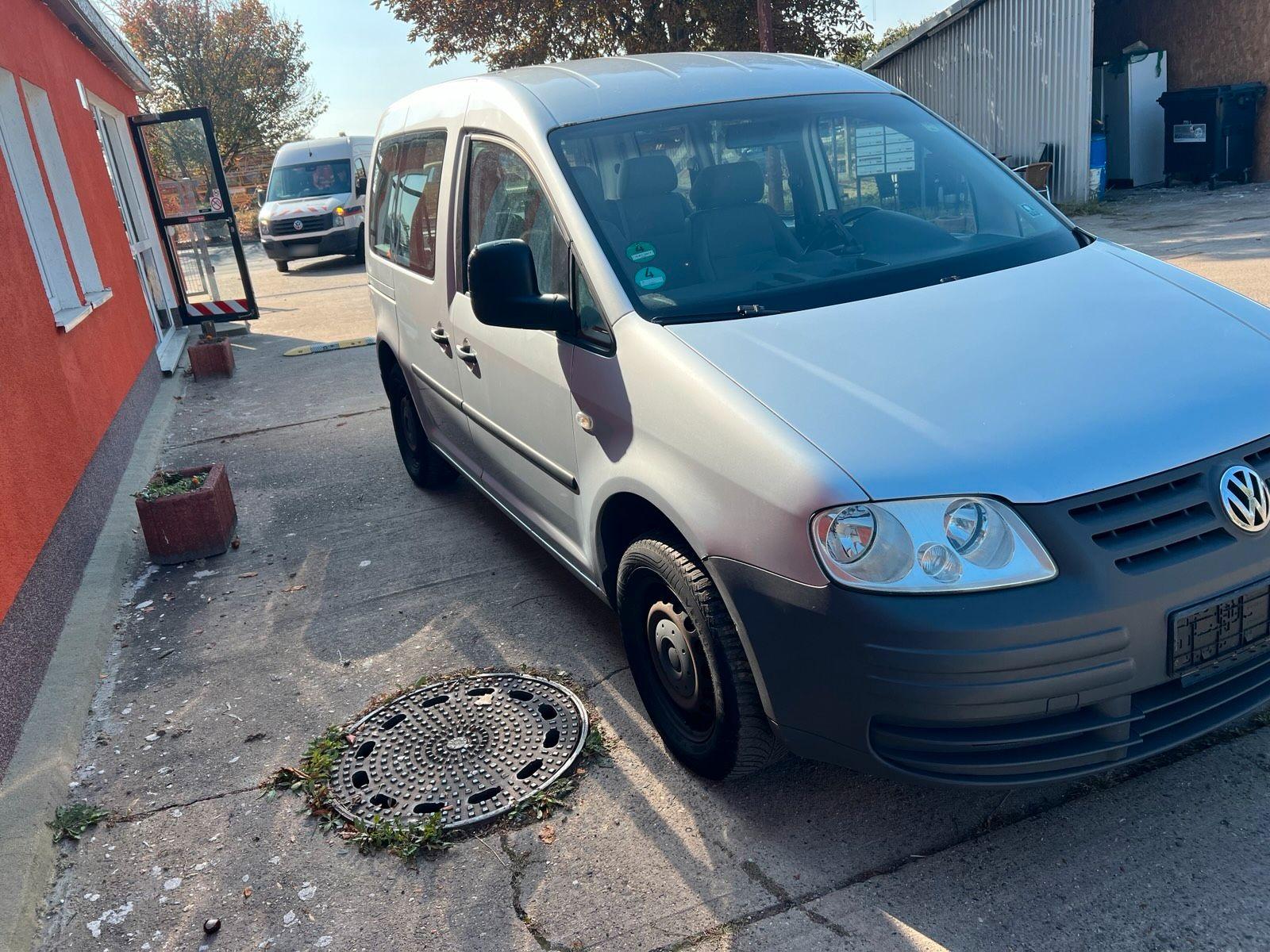 Volkswagen Caddy 2004 — салон
