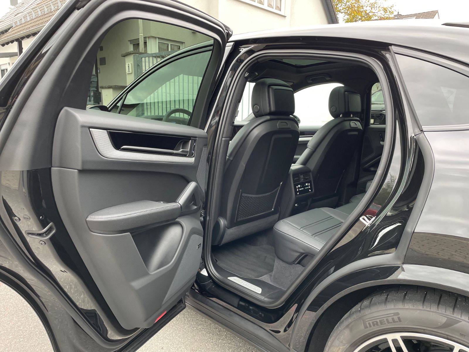 Fahrzeugabbildung Porsche Cayenne V6 Coupe |ACC|HUD|PASM|3.Displ.|Bose|22"