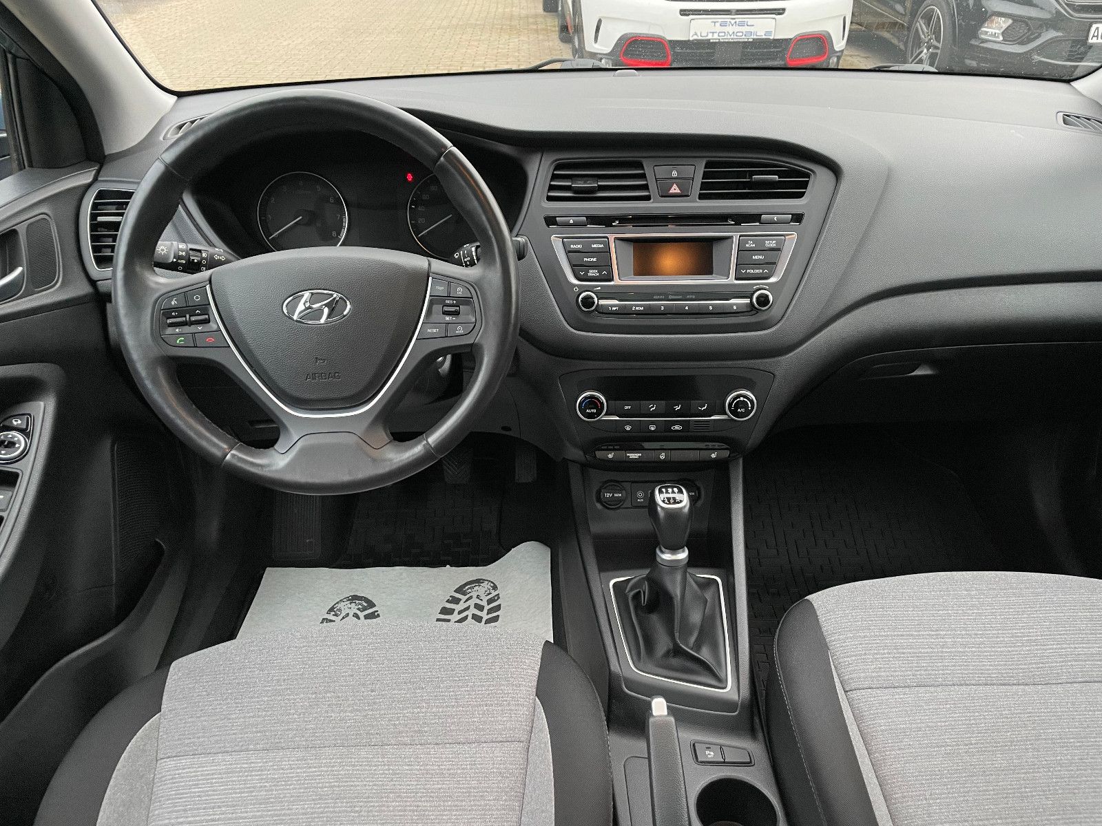 HYUNDAI i20, 2015, Benzin, 84 PS