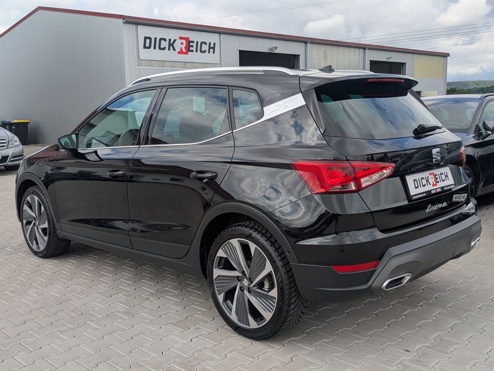 Fahrzeugabbildung SEAT Arona 1.0 TSI FR DSG AHK*ACC*LED*APP*DAB*KAMERA