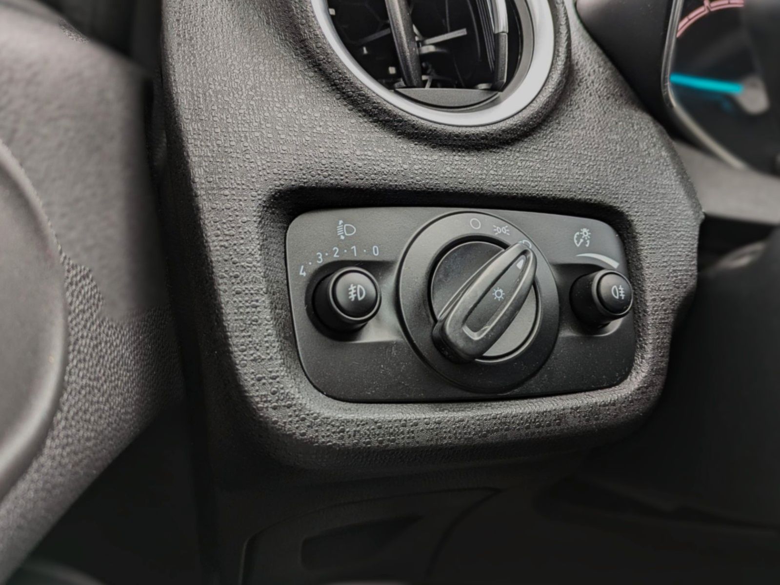 Fahrzeugabbildung Ford Fiesta ST-Line KLIMAAUT NAVI SITZH. 1.Hd