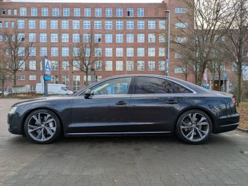 Audi A8 - 2