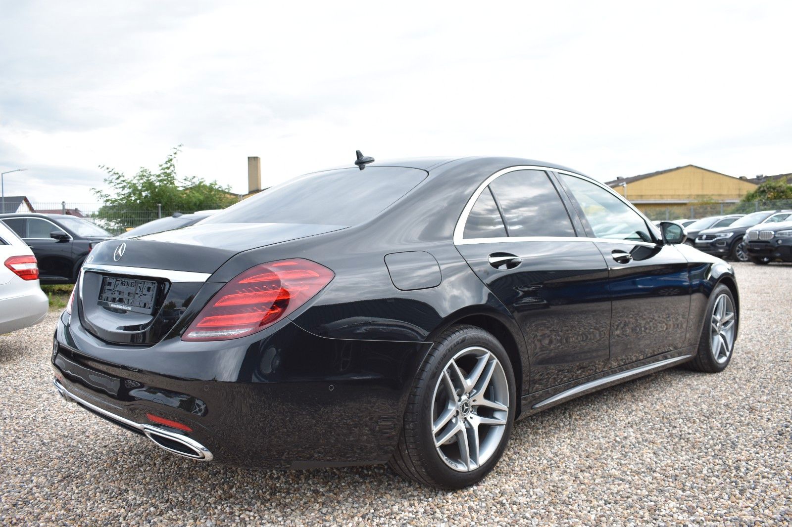 Fahrzeugabbildung Mercedes-Benz S 350 d 4Matic AMG Line Burmester Multib LED HUD