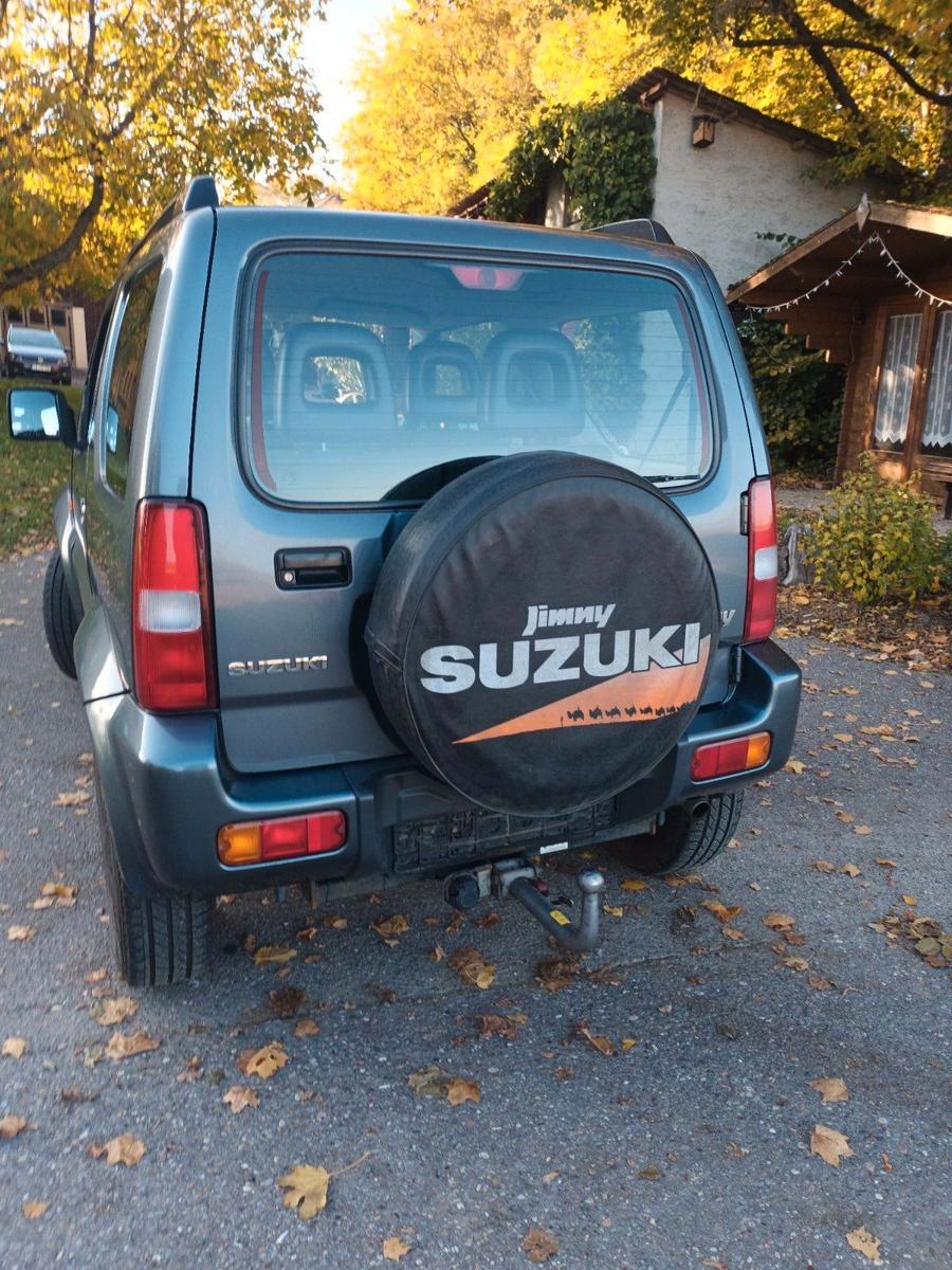 Suzuki Jimny 2007 — rear view