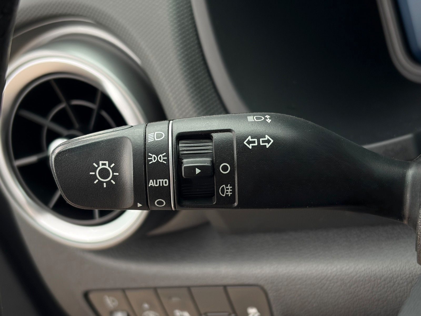 Fahrzeugabbildung Hyundai KONA E Select PDC CAM ACC SHZ LHZ CarPlay Navi