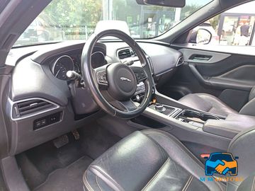 Jaguar F-Pace - 8