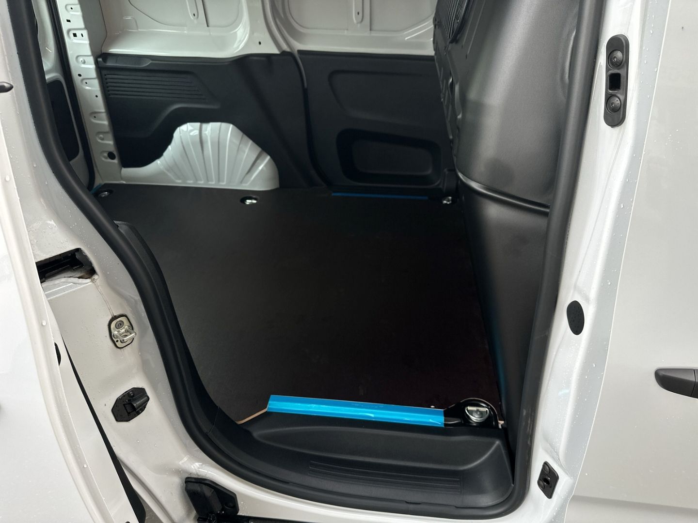 Fahrzeugabbildung Peugeot Partner L1H1 100PS  Klima*DAB*PDC Holzboden