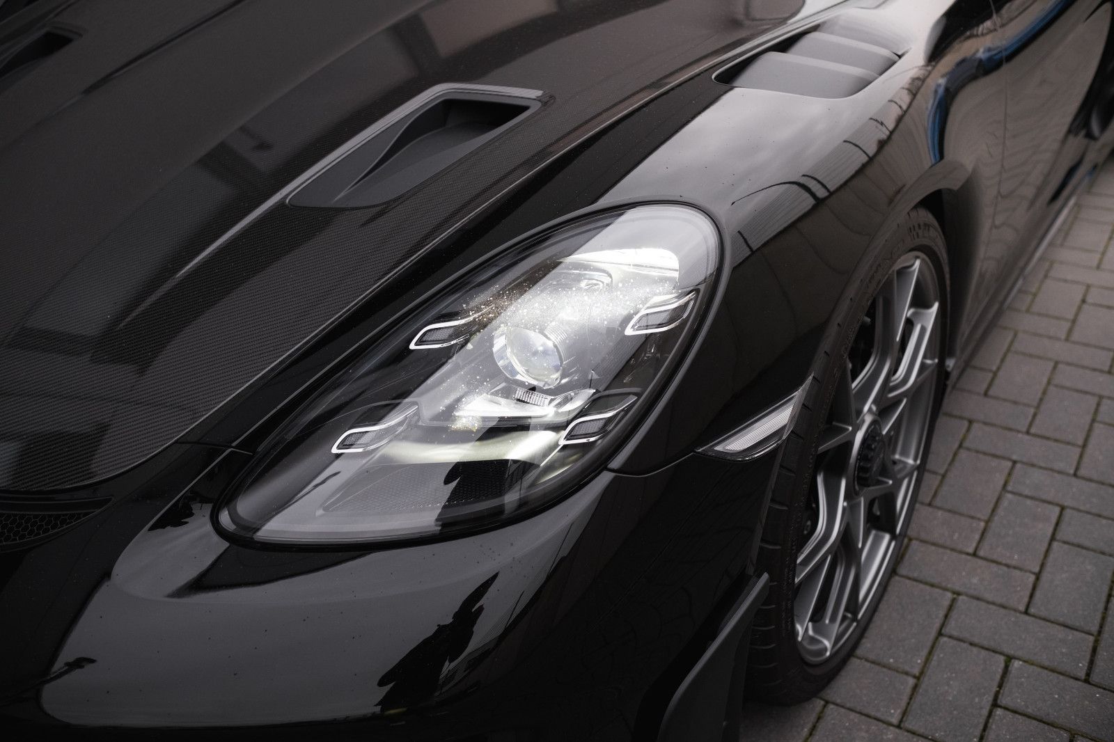 Fahrzeugabbildung Porsche 718 Cayman GT4 RS -Weissach-Kamera-Lift-PCCB