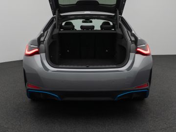 Fahrzeugabbildung BMW i4 eD35 Gran Coupé Glasdach Kamera DAB H/K Komfo