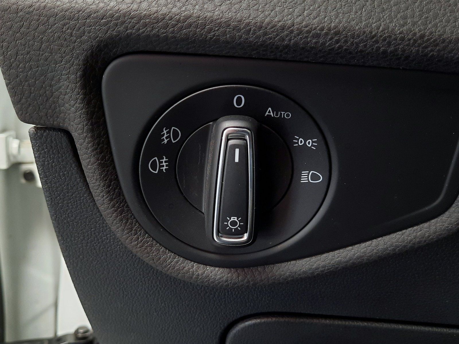 Fahrzeugabbildung Volkswagen Touran Highline TSI *AHK*Panodach*LED*PDC*Navi*