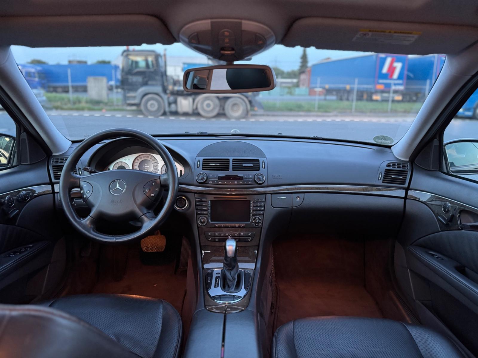 Mercedes-Benz E350 2005 — photo 8