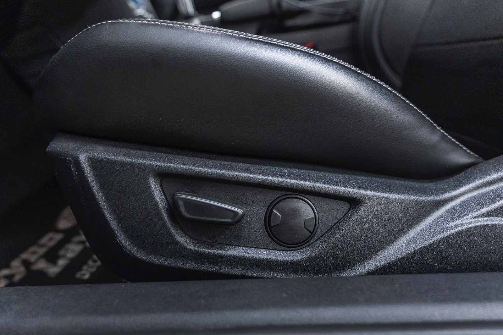 Fahrzeugabbildung Ford Mustang GT 5.0L LED KAM CARPLAY TOTW PDC ROTI