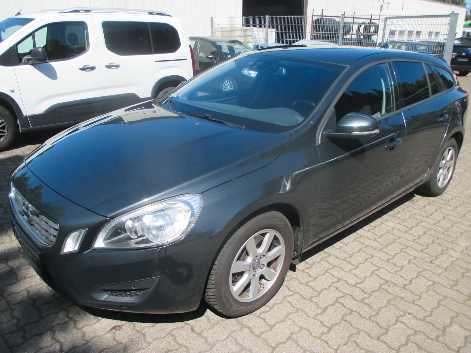 Volvo V60 Kombi Kinetic AWD+Automatik+AHK 1800kg