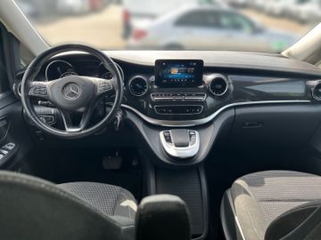 Mercedes V 220 - 10
