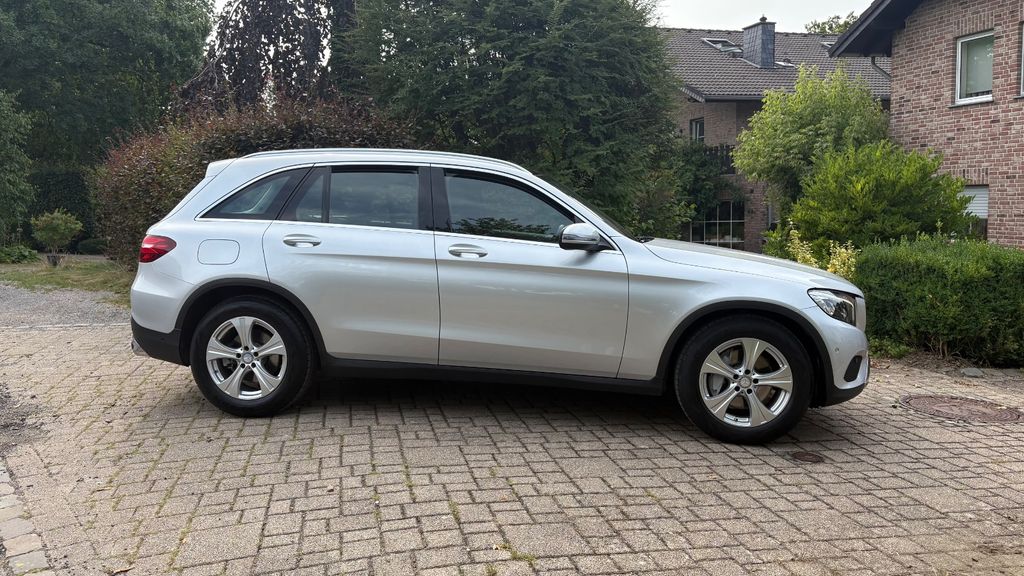 Image of Mercedes-Benz GLC 220
